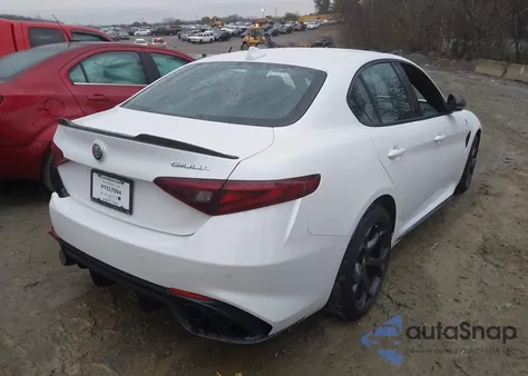 2018 Alfa Romeo Giulia Quadrifoglio Rwd z USA, uszkodzony, nr VIN ZARFAEAV6J7581405